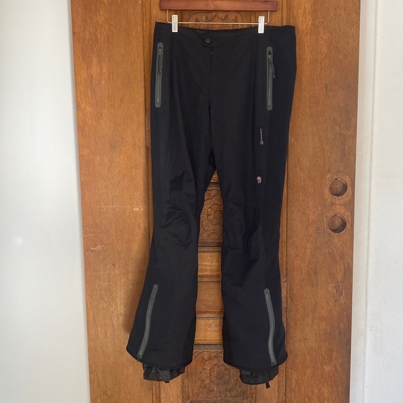 Mountain Hardwear Pants - Mountain Hardwear snow pants conduit black nylon womens MEDIUM